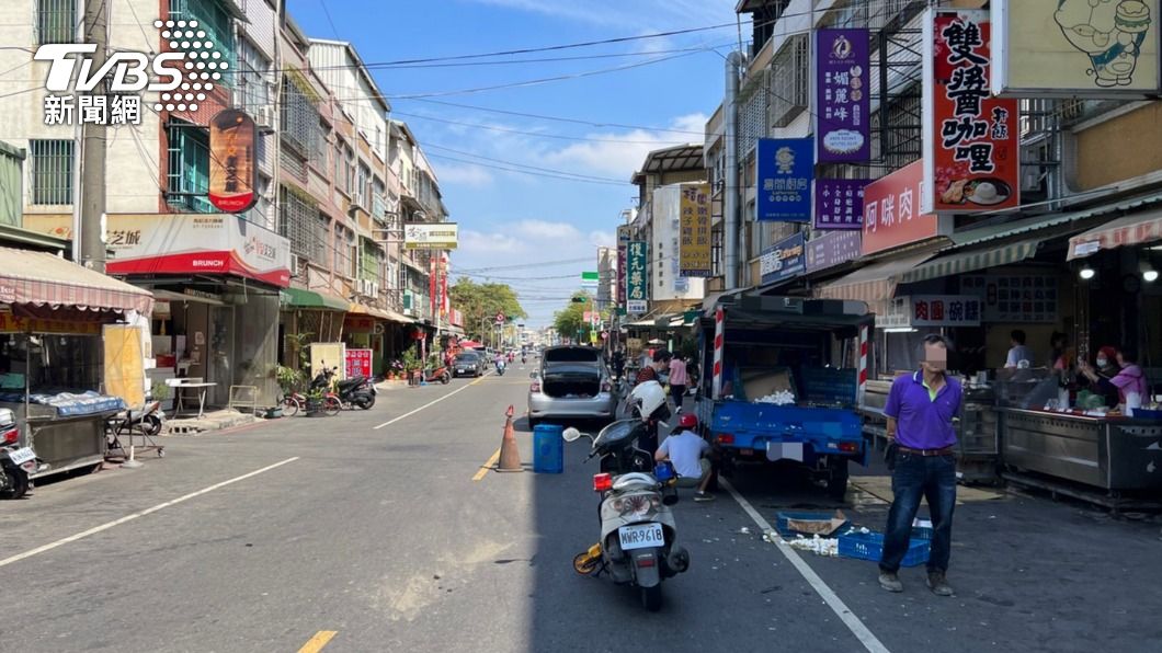 蛋之哀傷！高雄運蛋車遭人追尾　3600顆雞蛋破光光