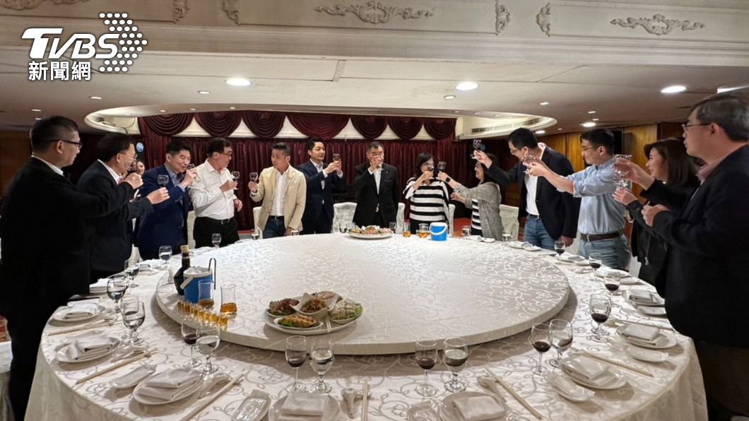 蔣萬安今(23)日晚間邀請國民黨北市議員餐敘。(圖/林至柔攝)