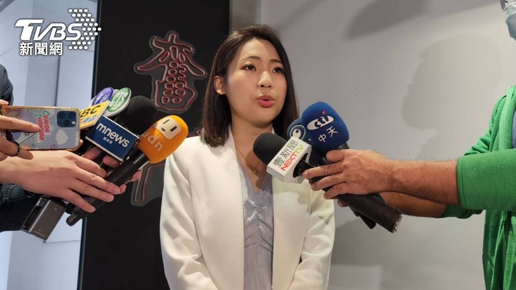 徐巧芯登記立委初選 喊話費鴻泰:立法院有我、內閣有你