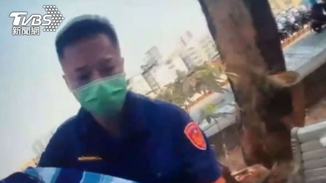 員警被郭男嗆聲。(圖/TVBS)