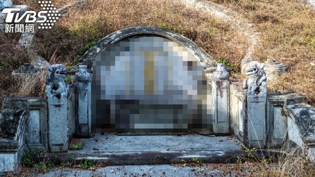女月經狂流不停！挖開祖墳出事了　嚇見「邪物」：被妯娌下降頭