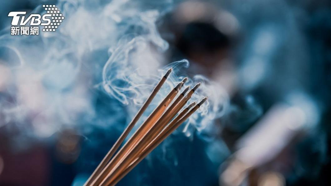 命理師分享,客戶家中親人接連離世事件。(示意圖/shutterstock達志影像)