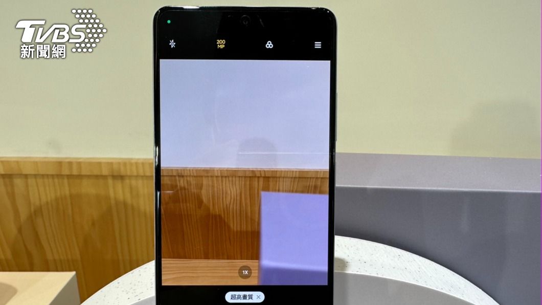 Redmi Note 12 Pro+ 5G直上2億畫素。（圖／葉韋辰攝）