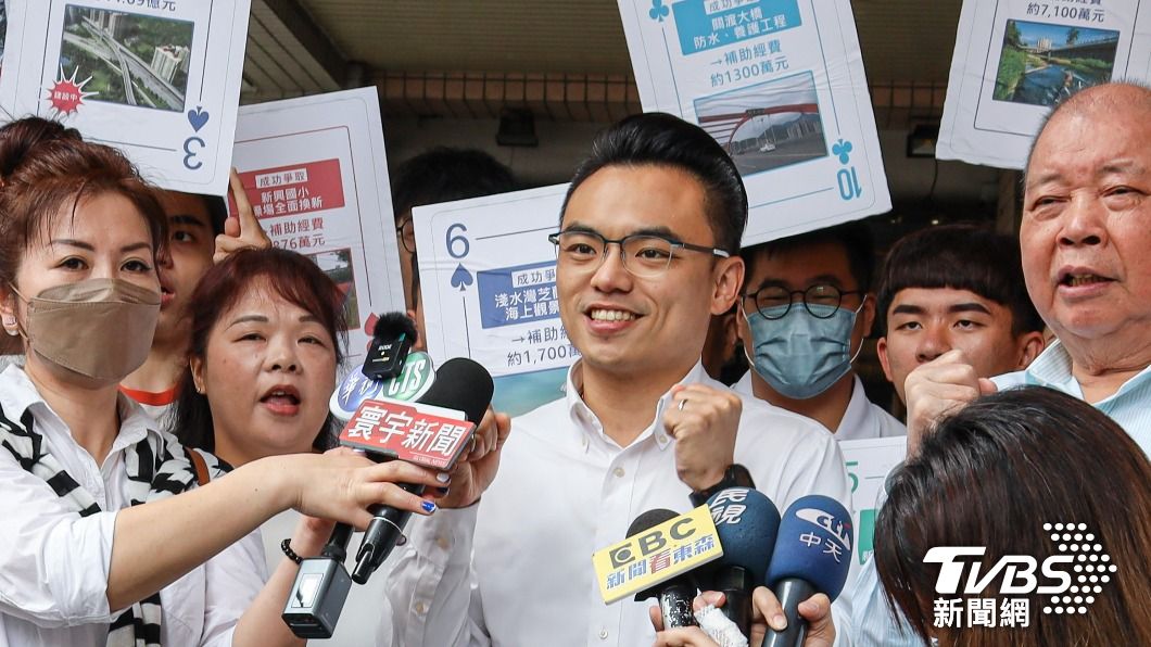 洪孟楷今（24）日赴國民黨新北市黨部登記參加新北市第一選區初選。（圖／洪孟楷辦公室提供）