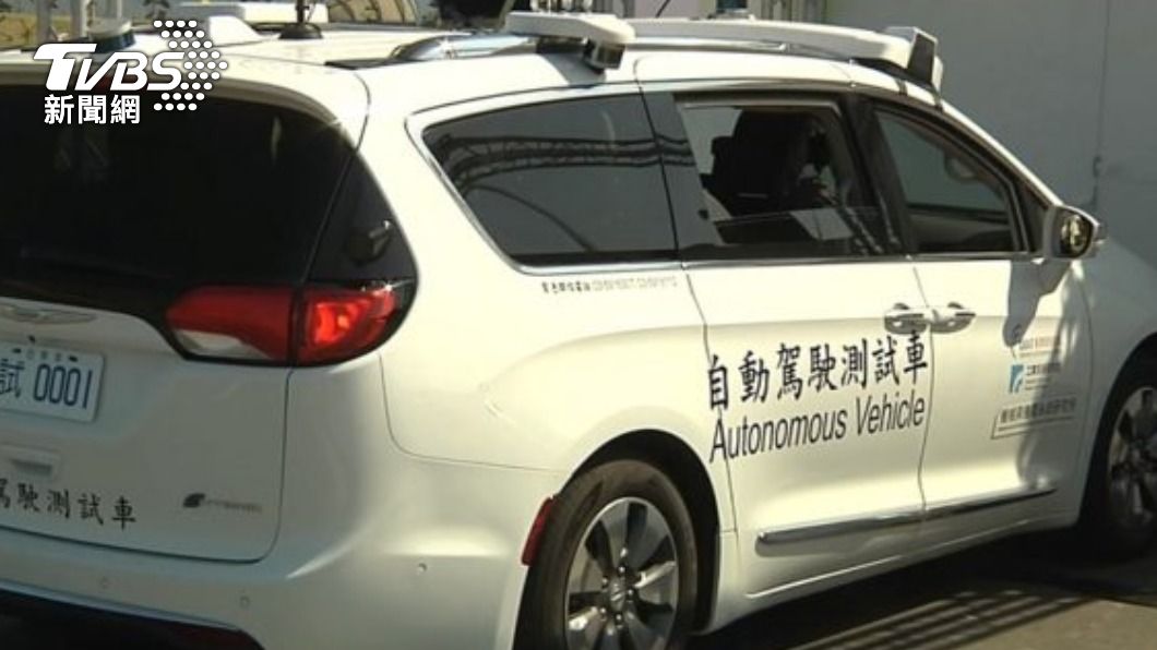 白底藍字試車牌懸掛門檻相對較高。（圖/ TVBS資料照）