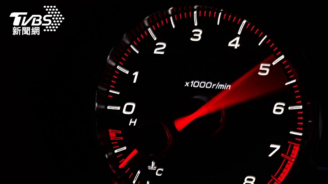 網友疑惑，家用車配備轉速表的功能究竟為何。（示意圖／shutterstock達志影像）