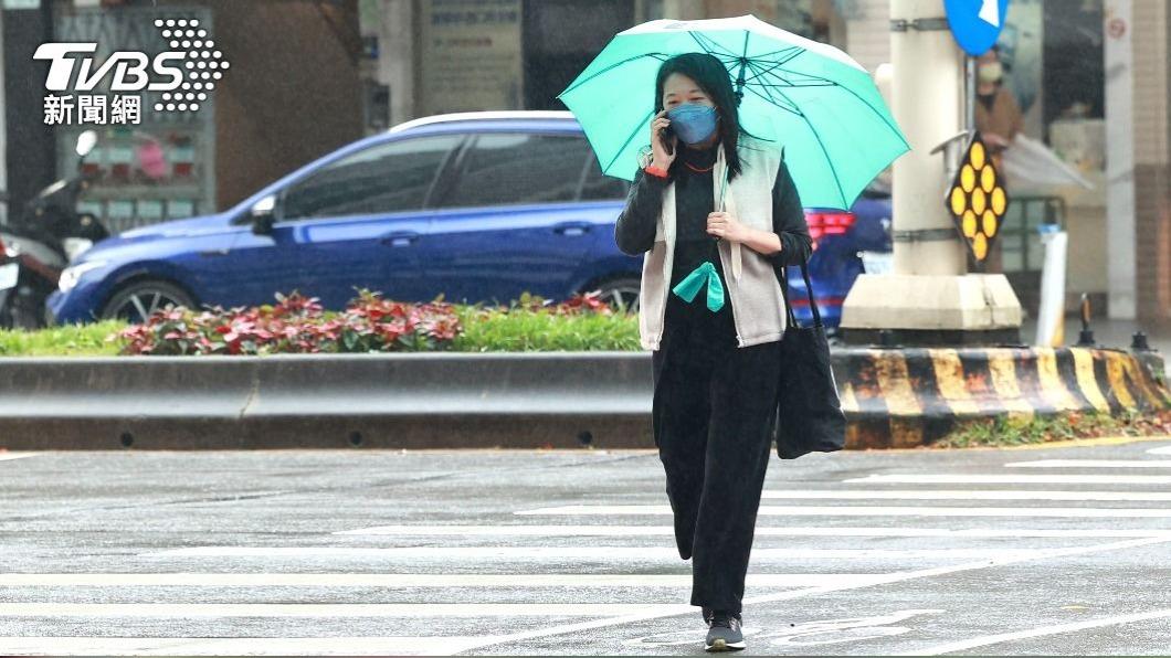 今天鋒面雨帶逐漸靠近，降雨將由北部逐漸擴展至中部。（圖／TVBS）