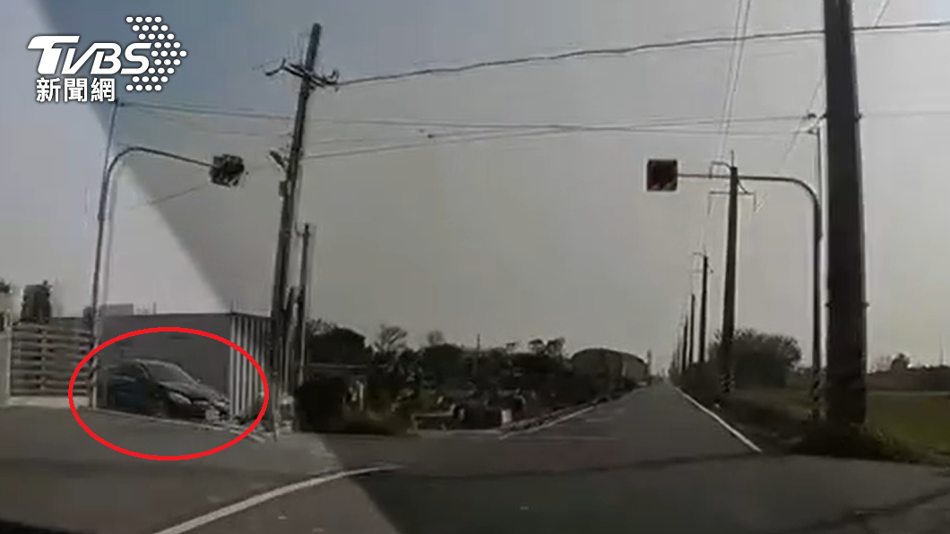 賓士車上載著另外一名阿嬤。（圖／TVBS）