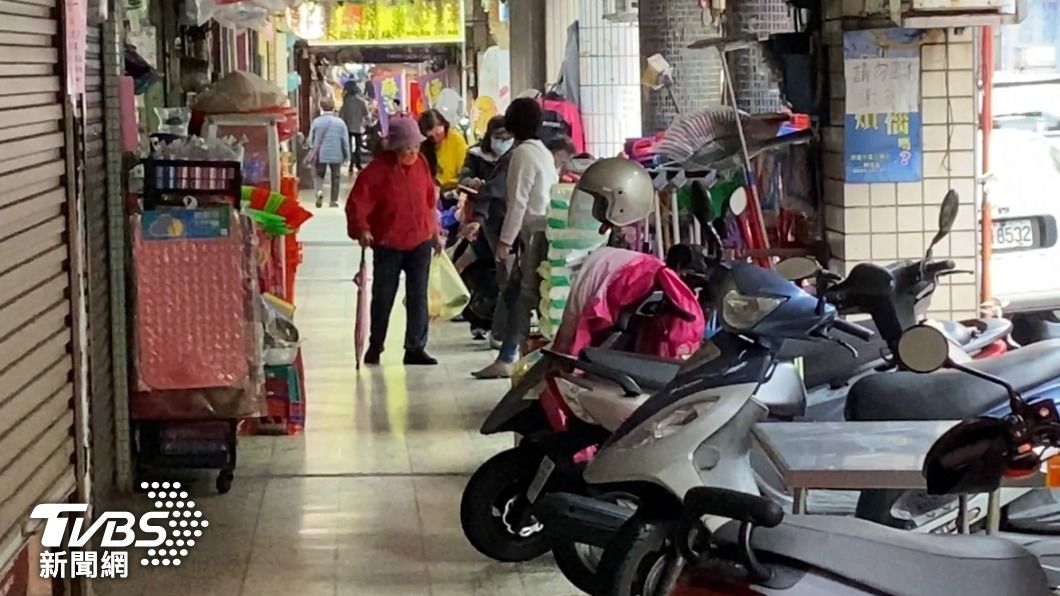 基隆市開放76處騎樓停放機車 騎士喜店家憂