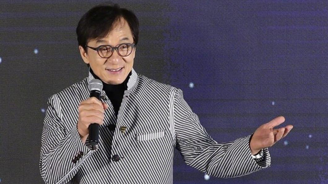 成龍泛淚嘆「找不到接班人」 暗酸小鮮肉站著領天價片酬