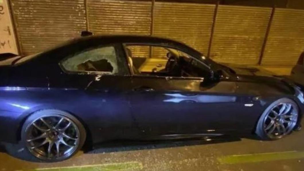 BMW3車窗遭砸到面目全非。(圖/翻攝自Logroño Police)