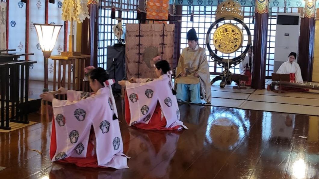 祐德稻荷神社的正殿參拜儀式。( 圖 / TVBS )