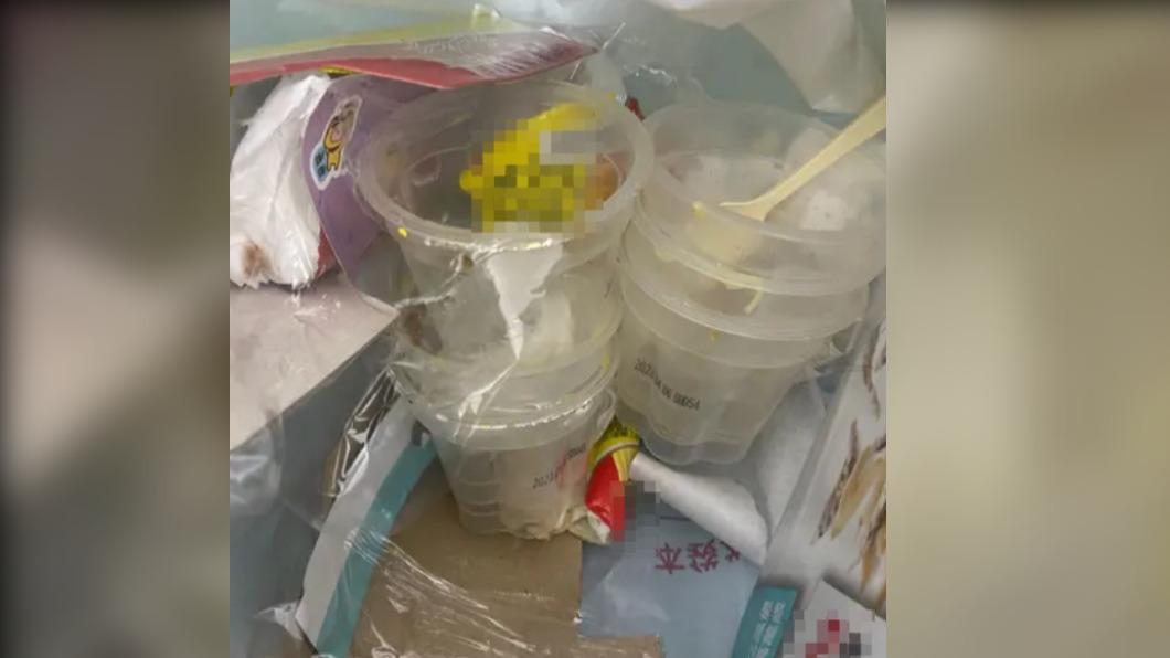 女友看到垃圾桶裡的6個布丁盒和2隻湯匙，懷疑原PO劈腿。（圖／翻攝自Dcard）