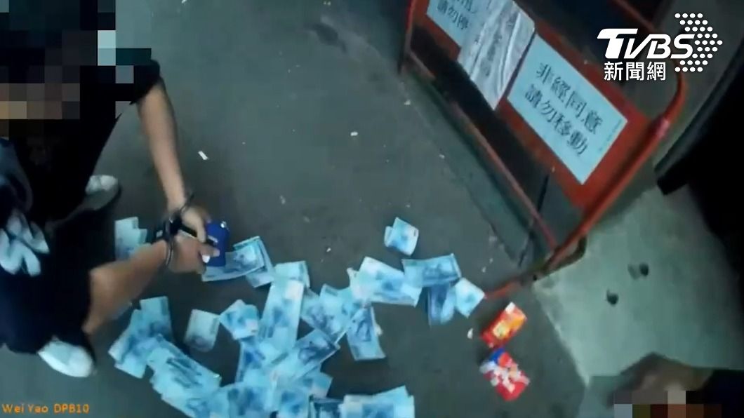 缺錢當車手!通緝犯趴趴走被攔查 40萬贓款嚇到全噴了