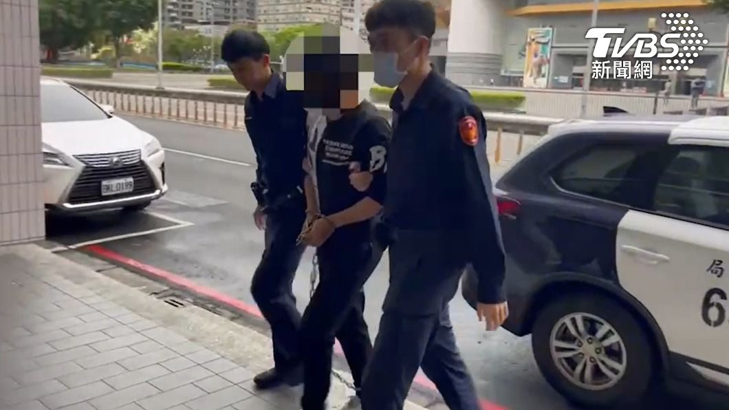 郭姓通緝犯被警方帶回偵辦。(圖/TVBS)