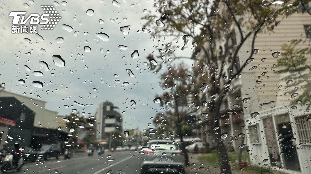 高雄終於下雨了!雖然只有5分鐘 民眾嗨:都忘了撐傘感覺