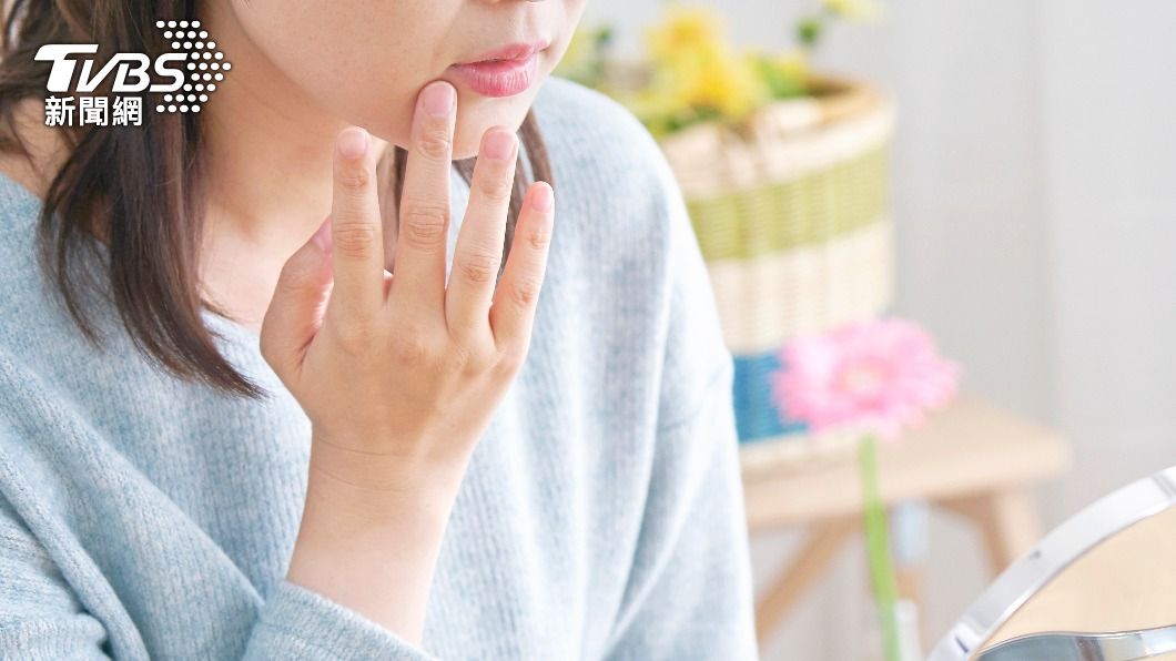 20多歲女「狂流口水」嘴痛張不開 醫一抽:整管黃綠膿液