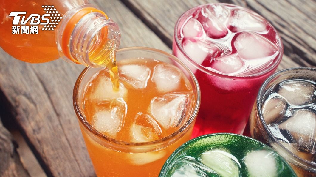 染色性食物要避免和碳酸飲料一起吃。(示意圖/Shutterstock達志影像)