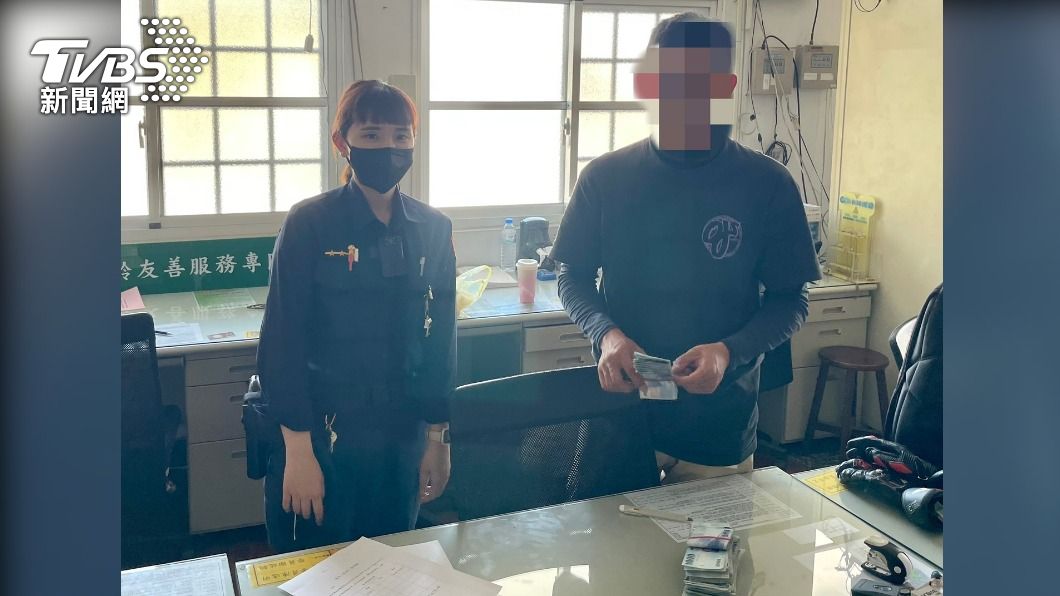 阿兵哥拉鍊沒拉！41萬現金噴省道　暖心護理師幫圓重機夢