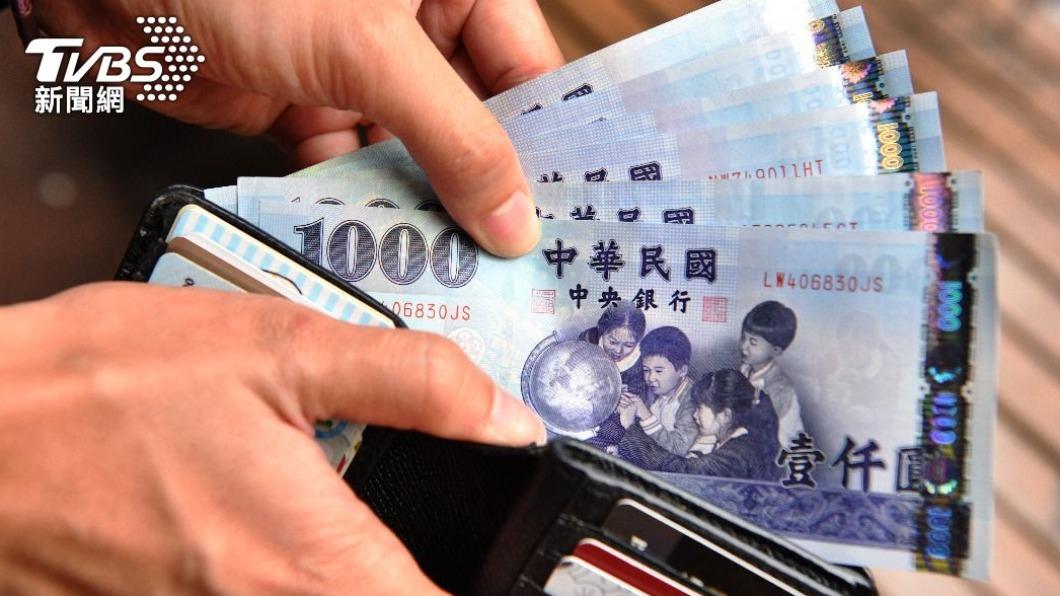 去年稅收超徵4500億元,政府每人普發現金6000還稅於民。(圖/記者胡瑞麒攝)