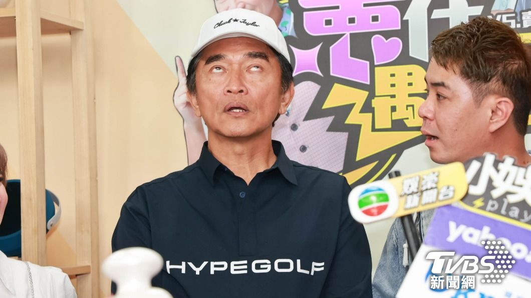 吳宗憲在受訪時搞笑翻白眼。(圖/趙世平攝)
