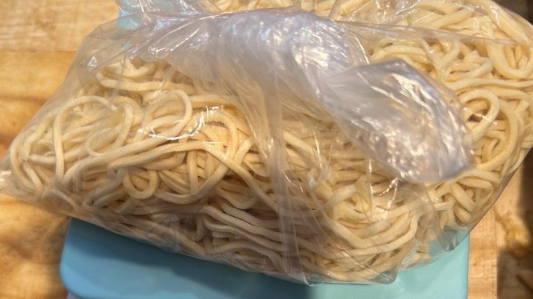 北投中繼市場-麗萍豆干美食的泰山干絲檢驗不合規定。(圖/北市衛生局提供)