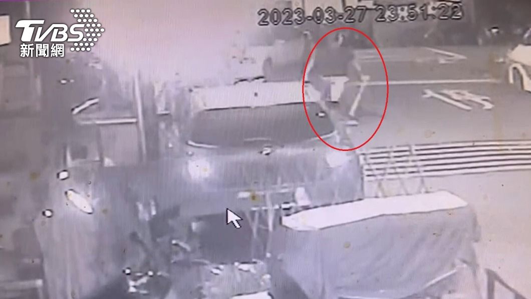 兄弟鬩牆！他聽「這句話」不忍了　爆氣連砸2車遭送辦
