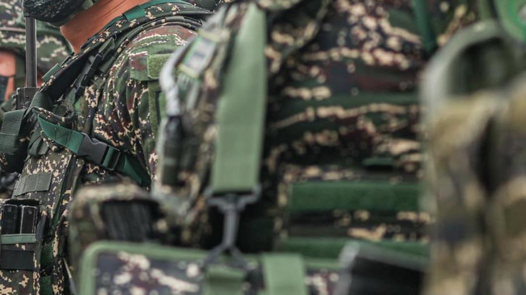 屢傳軍人私賣槍枝情形。(圖/翻攝自國防部發言人臉書)