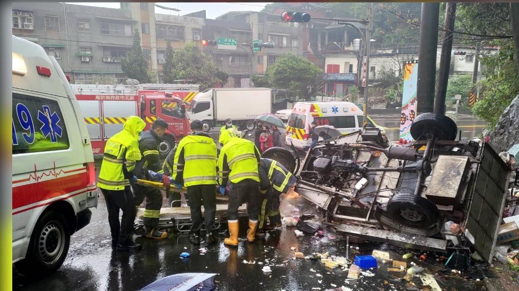拼裝三輪車疑剎車失靈撞電線桿 一死一傷