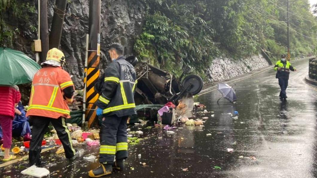 這對夫妻開著拼裝三輪車賣菜,經過下坡路段,疑似剎車疑似失靈,才造成這起不幸意外。(圖/瑞芳分局提供)