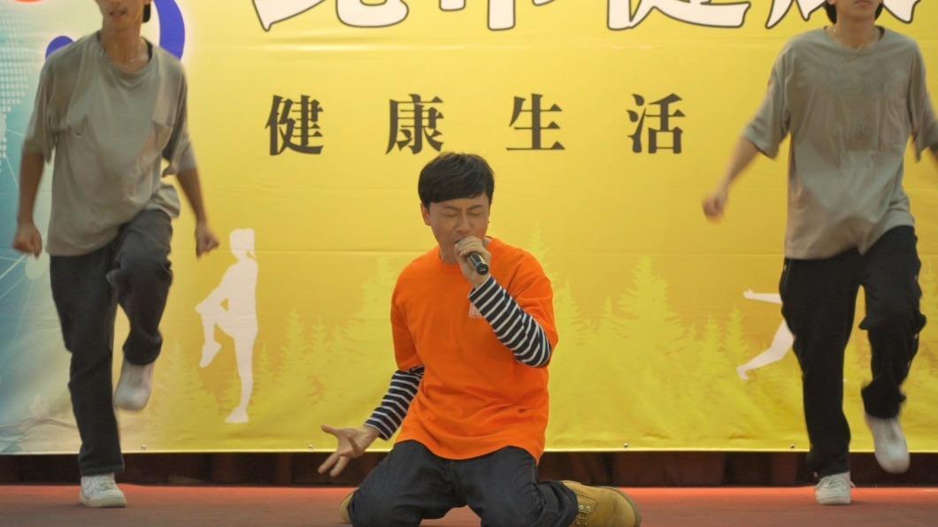 天團成員消失18年重返演藝圈!現身市府表演「驚人現況曝光」