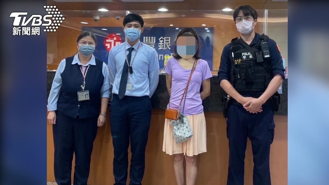 警方和女子說,該名自稱房東的人其實就是詐騙集團。(圖/TVBS)