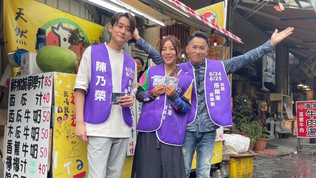 丁噹現蹤台南掃街拜票 民眾看傻眼追上前:是本人嗎?