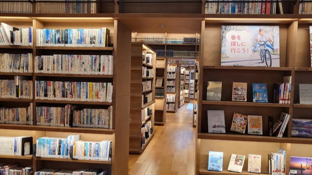 武雄市圖書館開到晚上九點鐘。(圖/ TVBS)