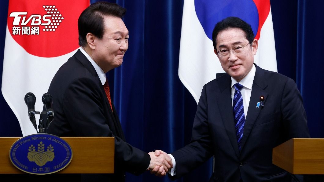 尹錫悅本月16日訪問日本。尹錫悅前腳才剛離開日本，南韓外交部就發出聲明譴責日方審議通過「扭曲歷史」、淡化爭議的教科書。（圖／達志影像美聯社）