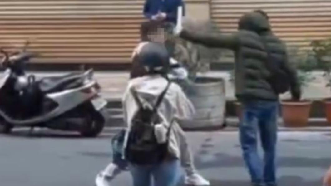 懷疑姊姊和男友是賊！男攔車掏出桿麵棍狂揮打　警來還在嗆