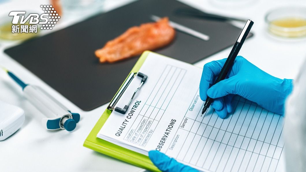 當局化驗食材,確認婦人死因為食物中毒。(示意圖/shutterstock達志影像)