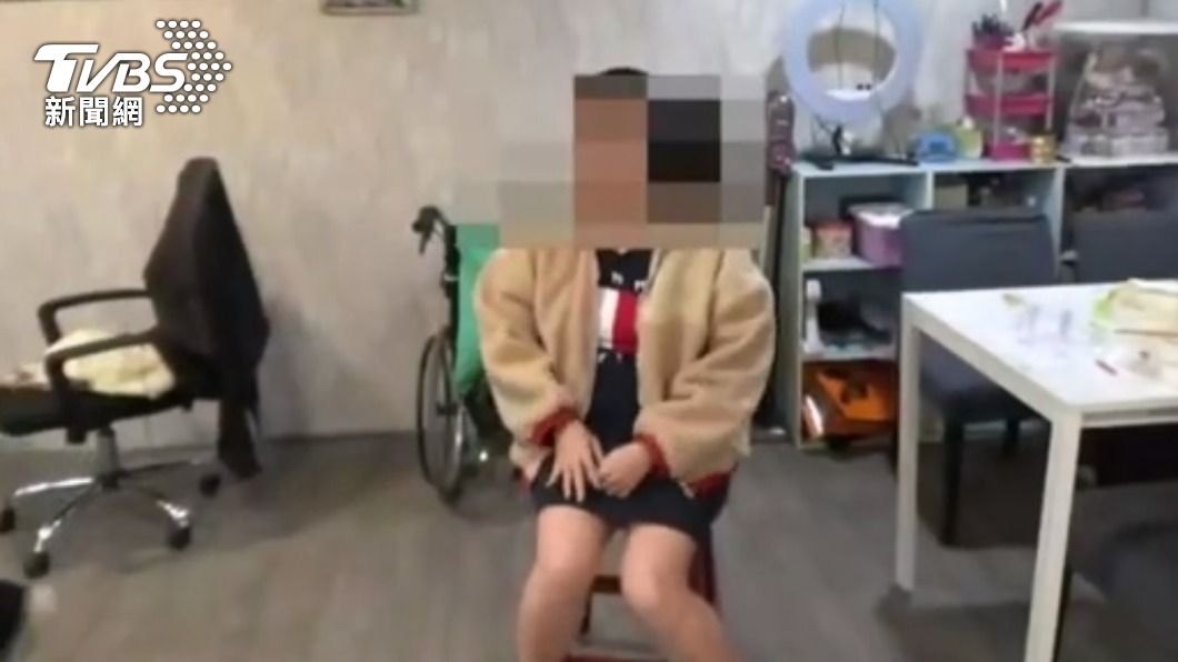 員警到辦公室逮人。(圖/TVBS)