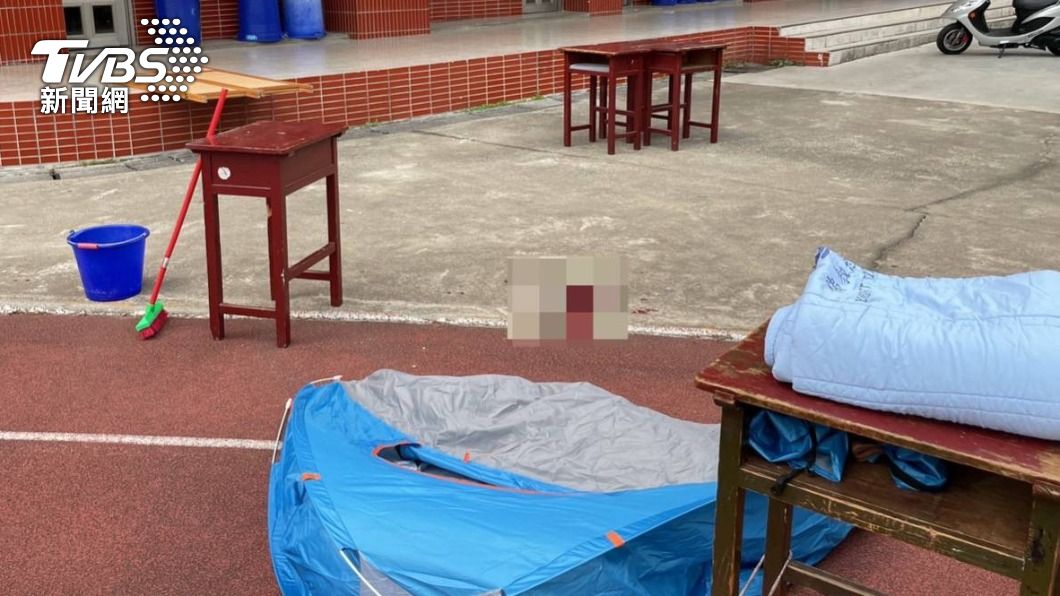一名男學生墜樓。(圖/警方提供)