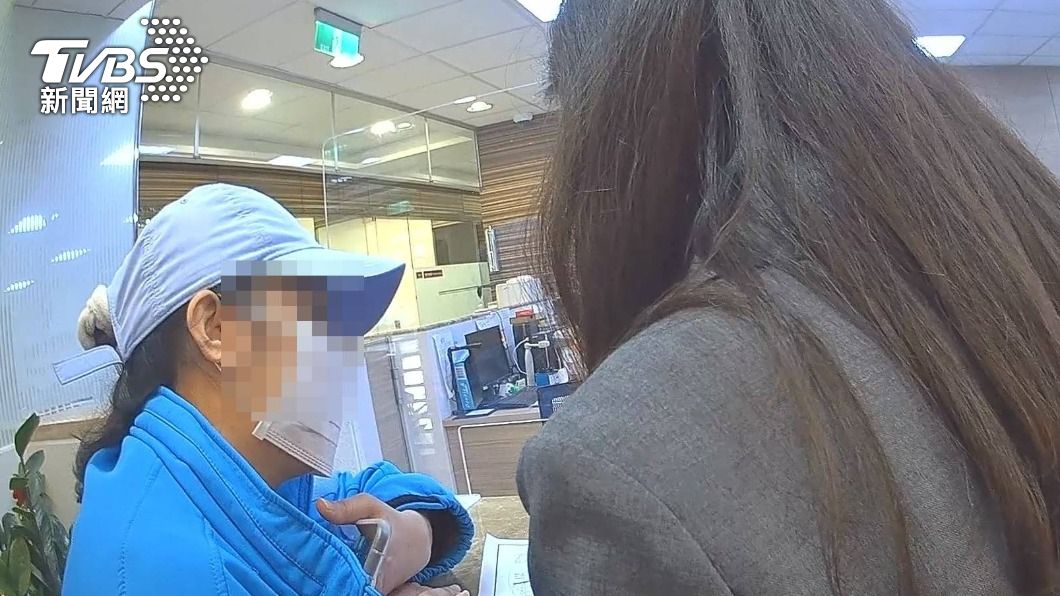 女移工經勸阻多時才清醒。（圖／警方提供）