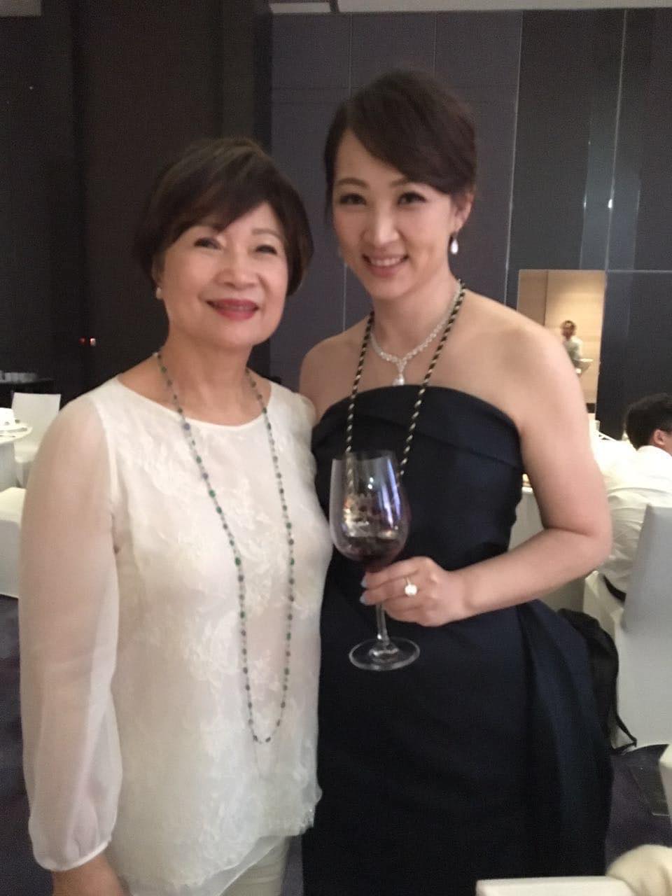 郁方和婆婆感情如同母女。(圖/翻攝自郁方臉書)