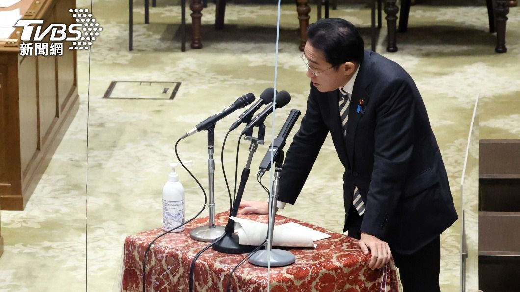 立憲民主黨議員以AI聊天機器人提問,岸田文雄答詢。(圖/達志影像美聯社)