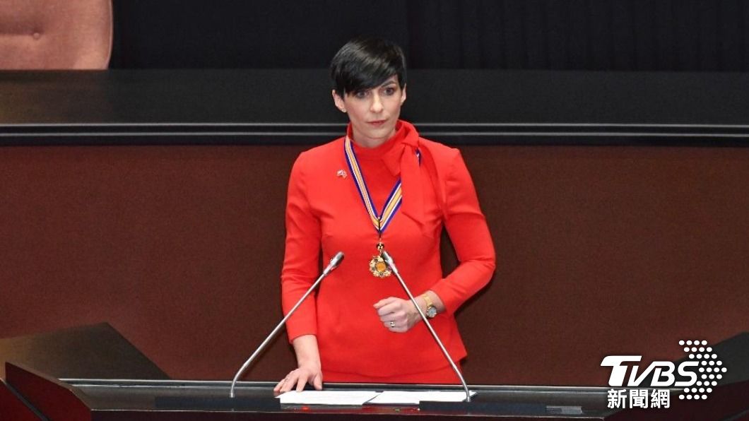 捷克眾議院議長艾達莫娃(Markéta Pekarová Adamová)一襲紅色洋裝引發關注。(圖/胡瑞麒攝)
