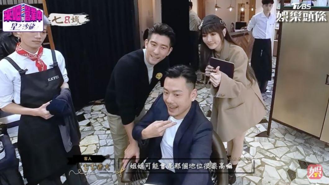 77老大開心跟謝金燕自拍。(圖/翻攝自《來吧!營業中2》)