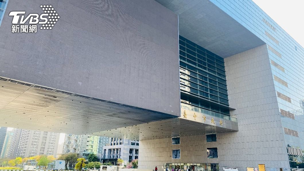 台中市政府都發局針對顏家違建做說明。（圖／陳祁攝）