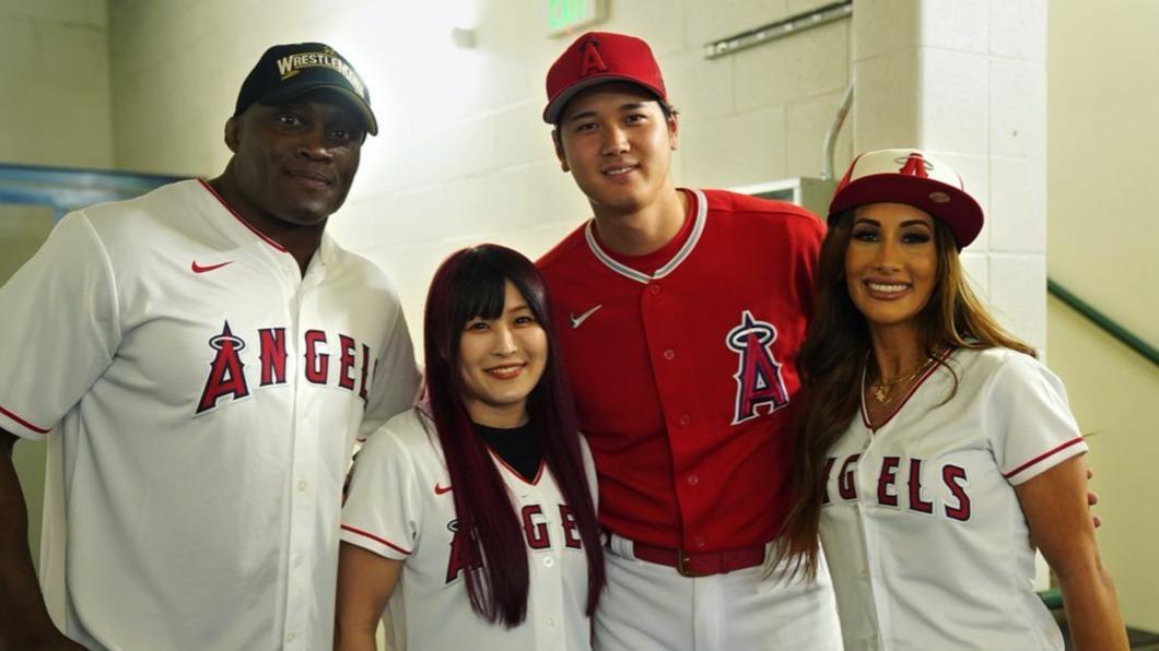 實屬罕見!大谷翔平合照「被正妹包圍」 女子身分曝光