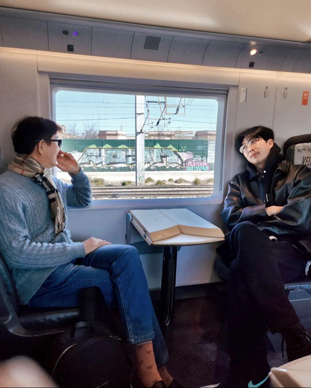 不只在國外，RM在韓國也大多選擇搭乘大眾運輸交通工具。（圖／翻攝自RM IG）