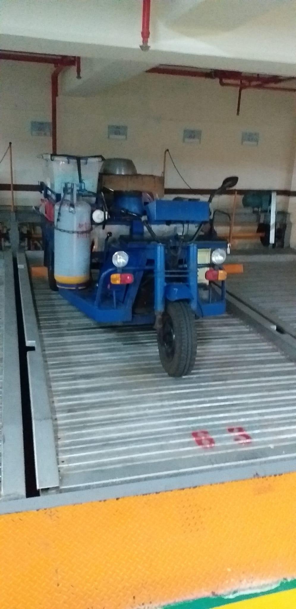 網友笑稱這輛是「千萬名車」。（圖／翻攝自臉書「路上觀察學院」）