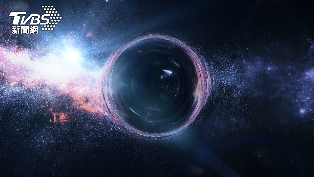 專家利用「重力透鏡」技術探索宇宙。（示意圖／Shutterstock達志影像）