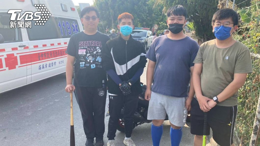 通緝犯赤腳衝3公里!學生「棒球隊」參戰 蕉園內合力逮人